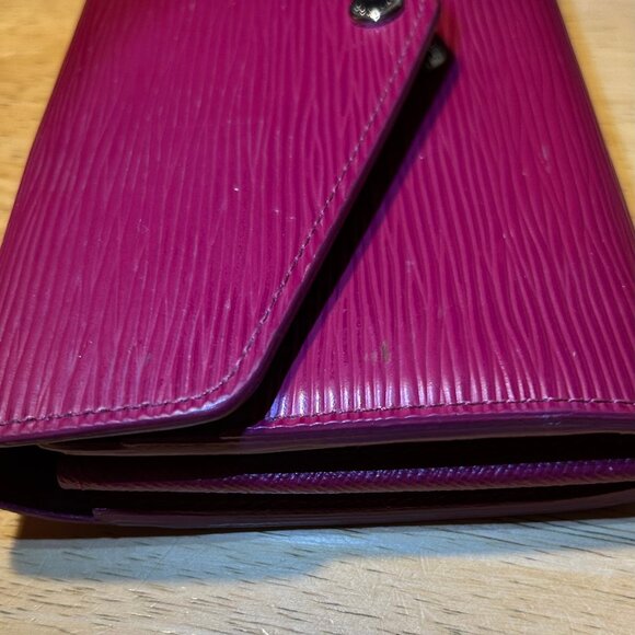 Authentic Women Louis Vuitton Sarah Fuchsia Textured Epi Leather Envelope Wallet - Picture 14 of 14
